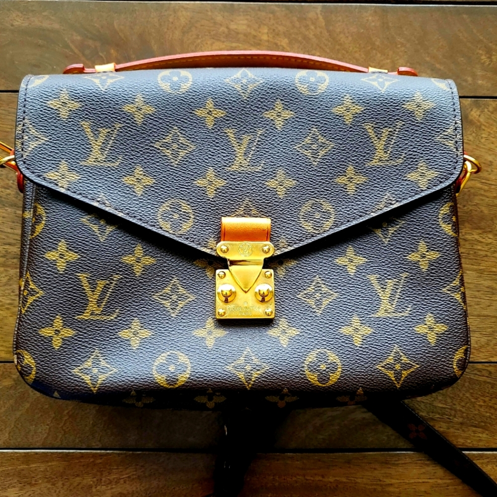 Authentic Louis Vuitton Pochette Metis Monogram  Brown Shoulder Bag